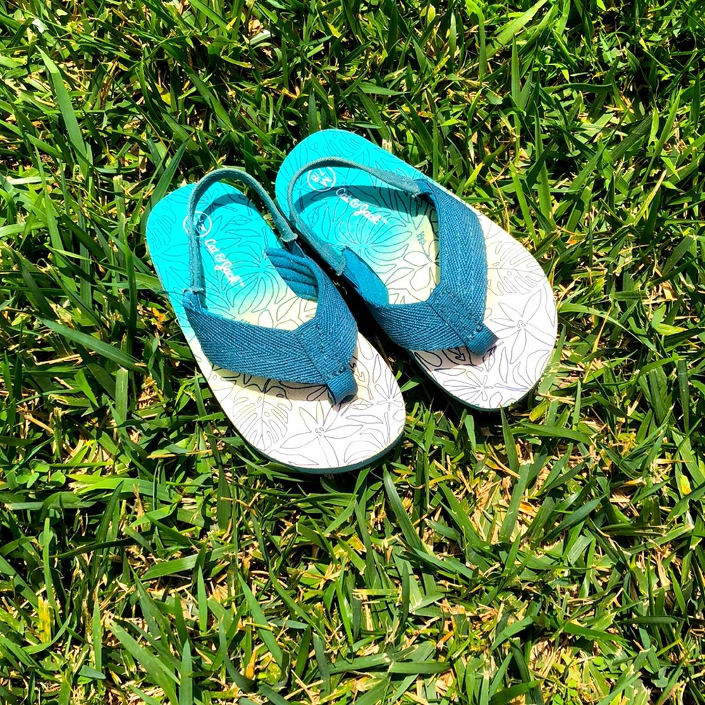 Like New Cat & Jack Slip-back Flipflop Size Medium Toddler 7 Sandals Blue